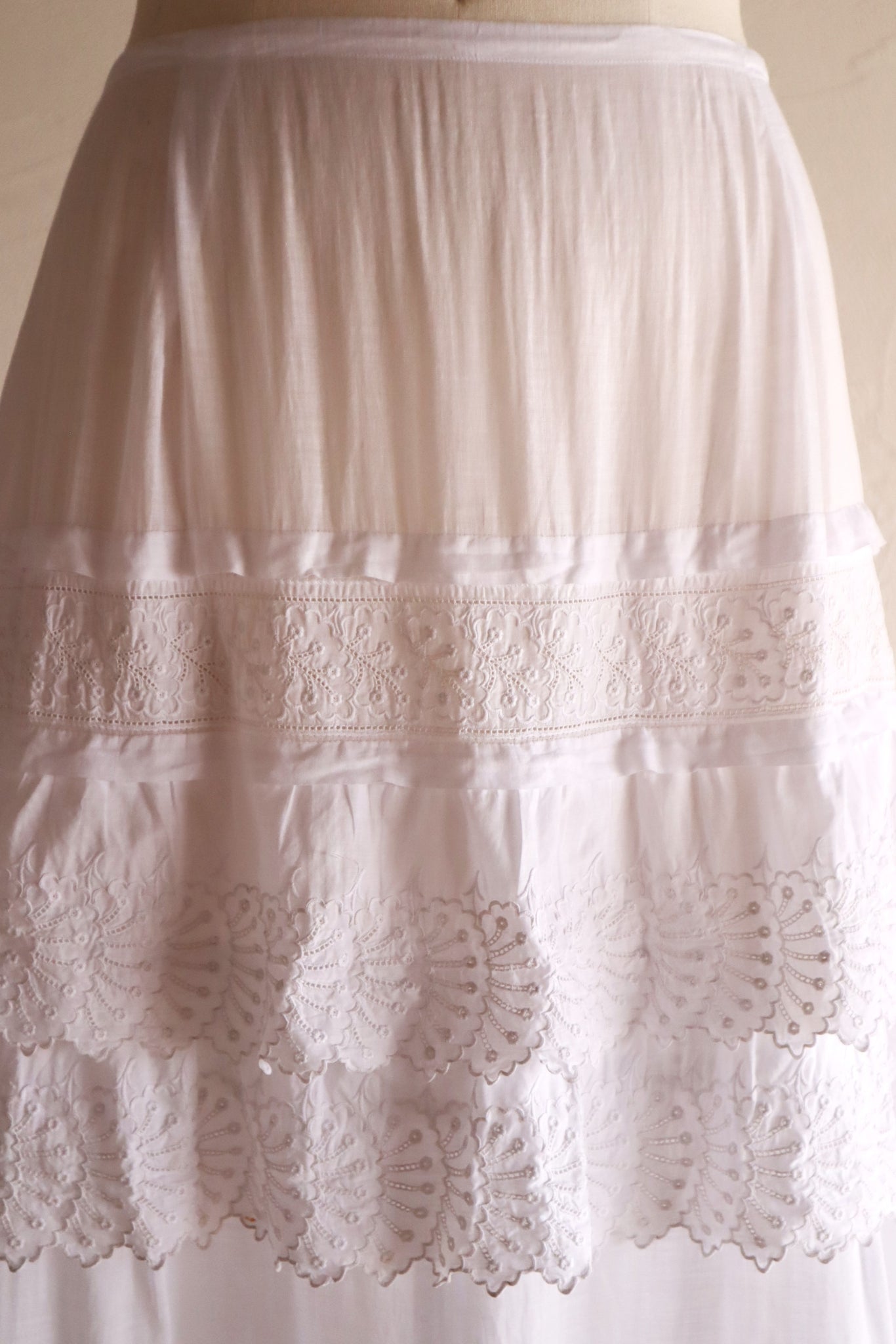 1900s French Edwardian Handworked Cotton Lawn Skirt