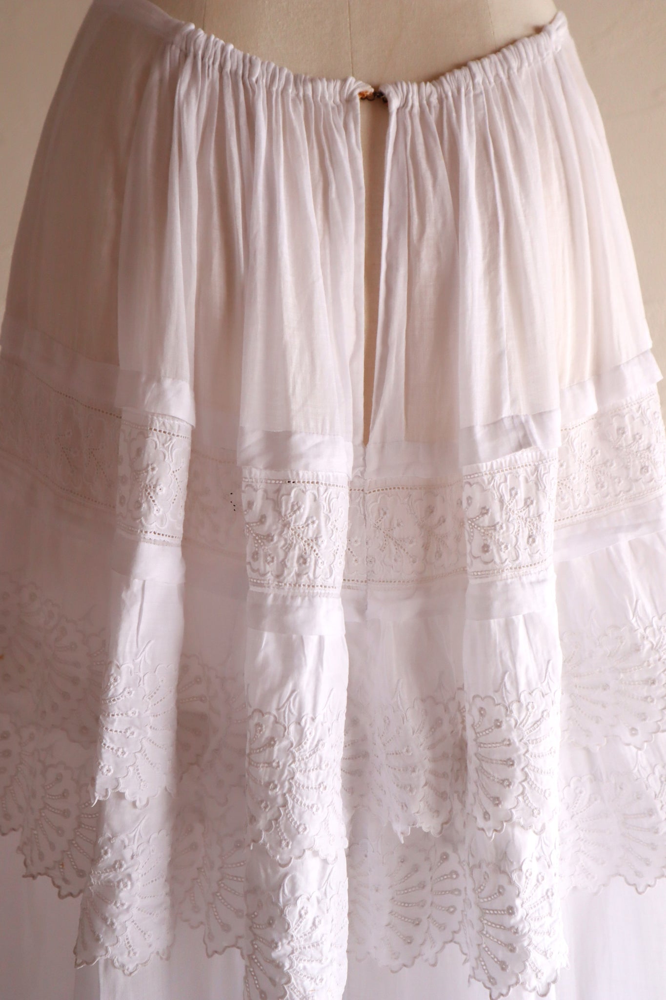 1900s French Edwardian Handworked Cotton Lawn Skirt