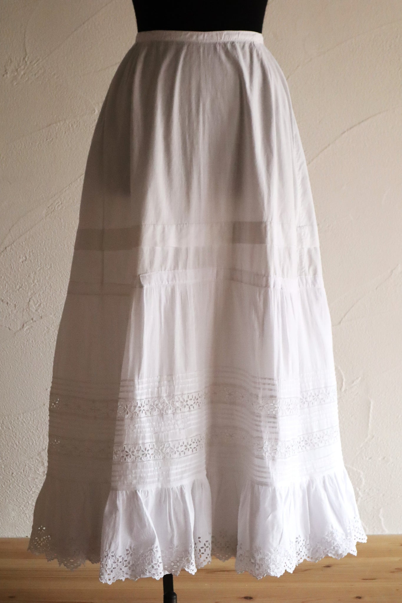 1900s French Edwardian Cutwork Cotton Petticoat Skirt
