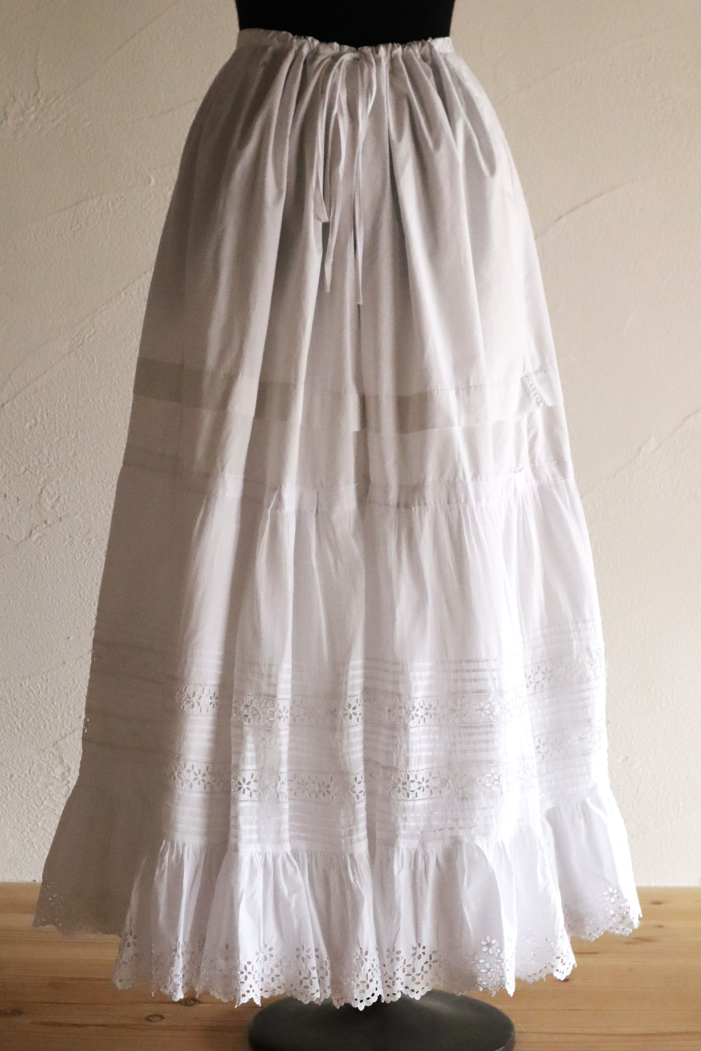 1900s French Edwardian Cutwork Cotton Petticoat Skirt