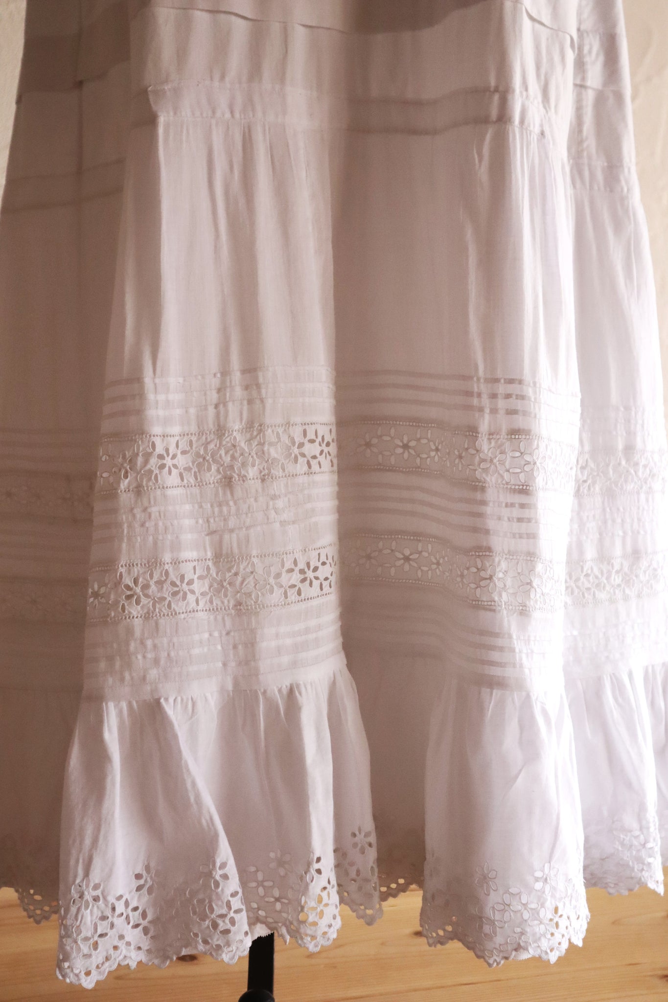1900s French Edwardian Cutwork Cotton Petticoat Skirt
