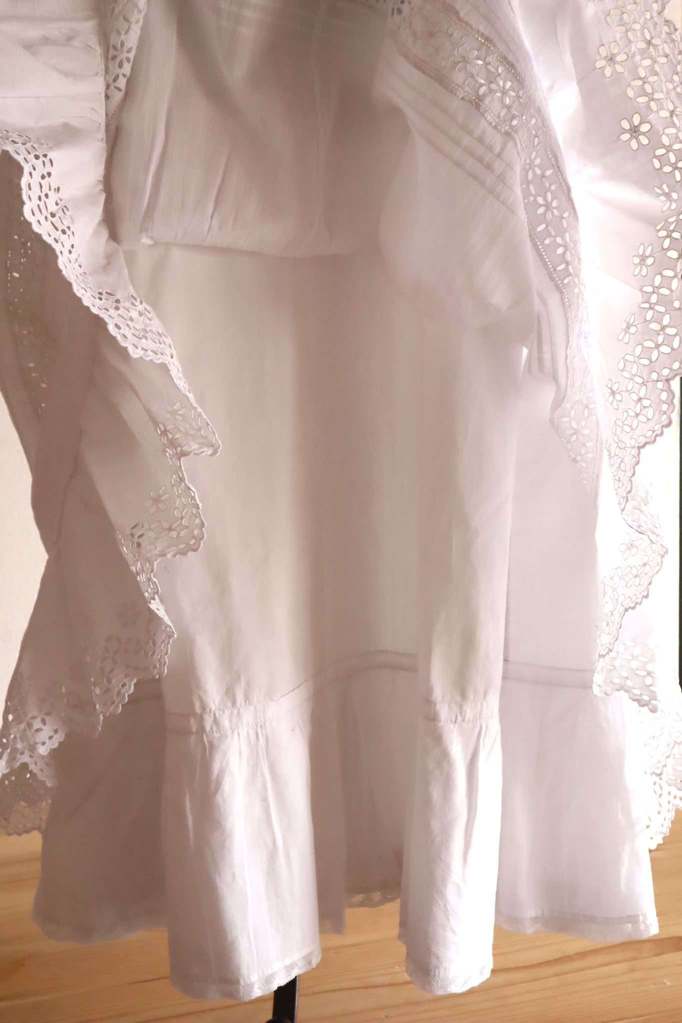 1900s French Edwardian Cutwork Cotton Petticoat Skirt