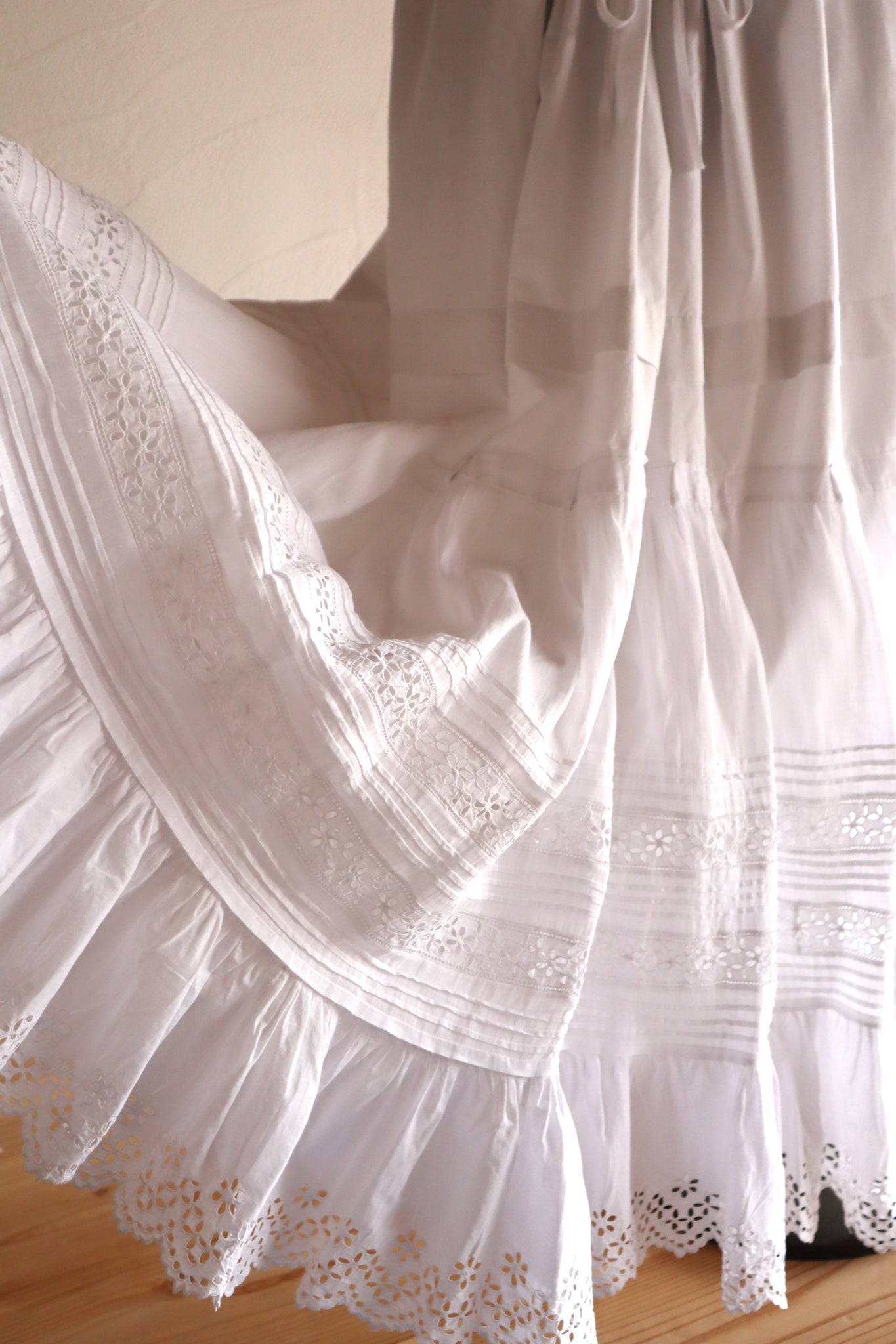 1900s French Edwardian Cutwork Cotton Petticoat Skirt