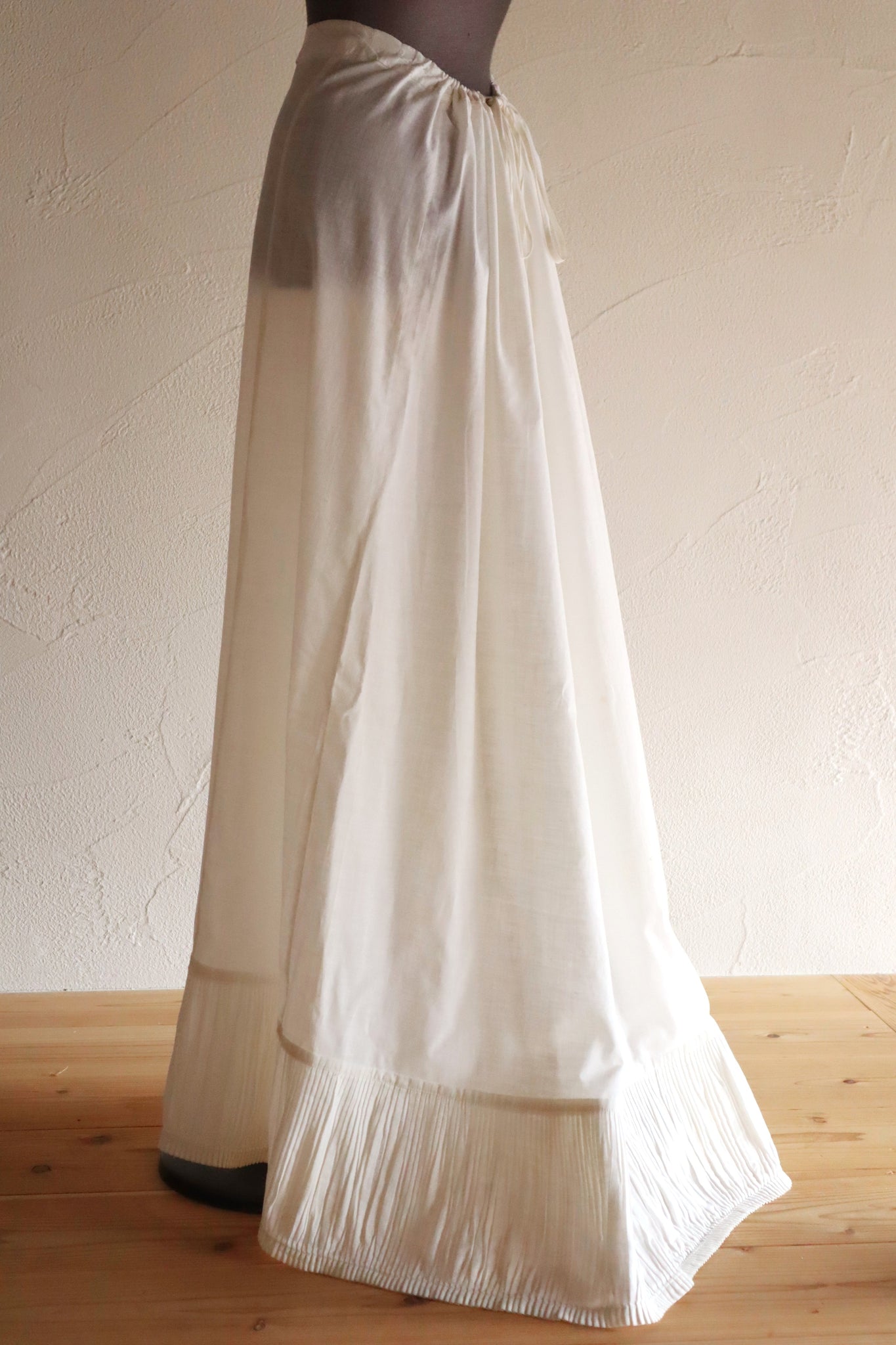 1900s French Cotton Train Skirt with Fine Pleated Hem