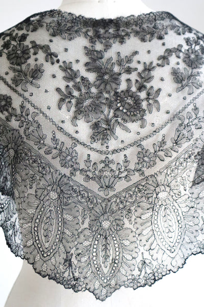 1900s French Black Chantilly Style Lace Collar
