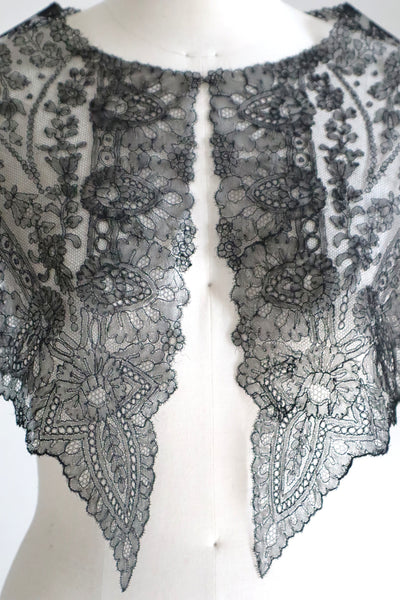 1900s French Black Chantilly Style Lace Collar