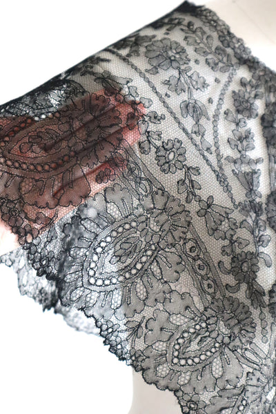 1900s French Black Chantilly Style Lace Collar