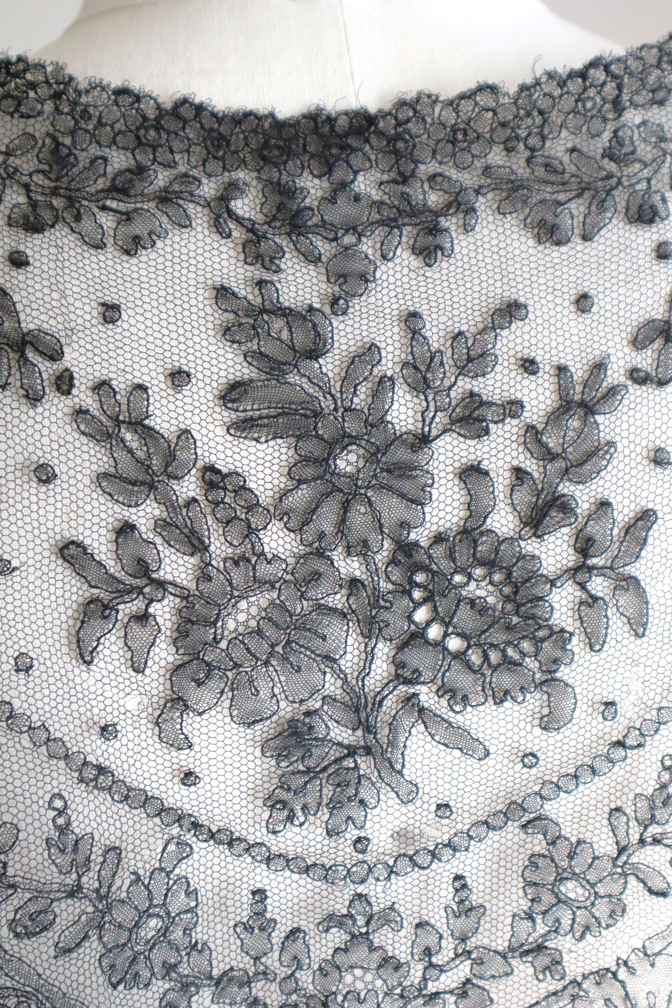 1900s French Black Chantilly Style Lace Collar