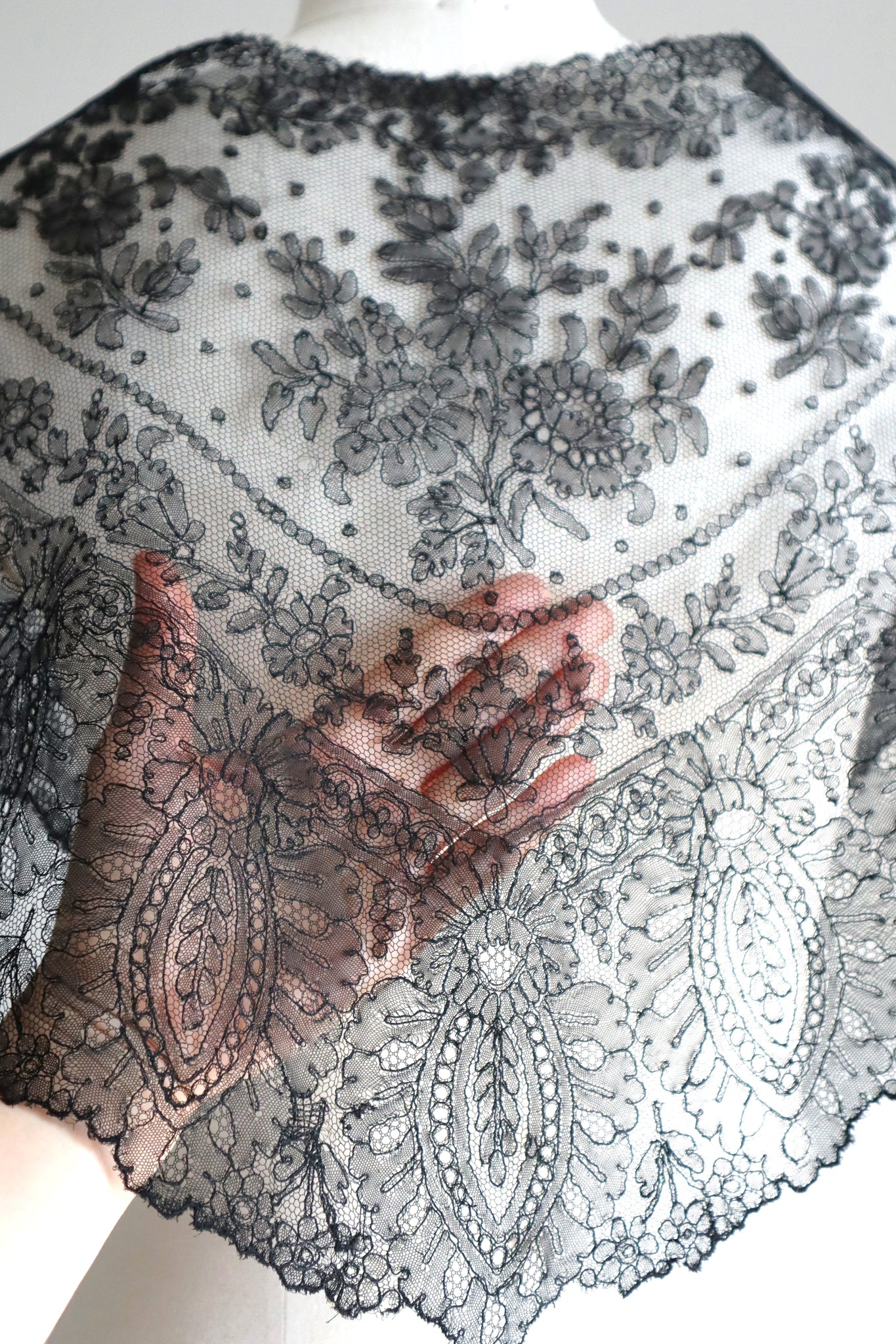 1900s French Black Chantilly Style Lace Collar