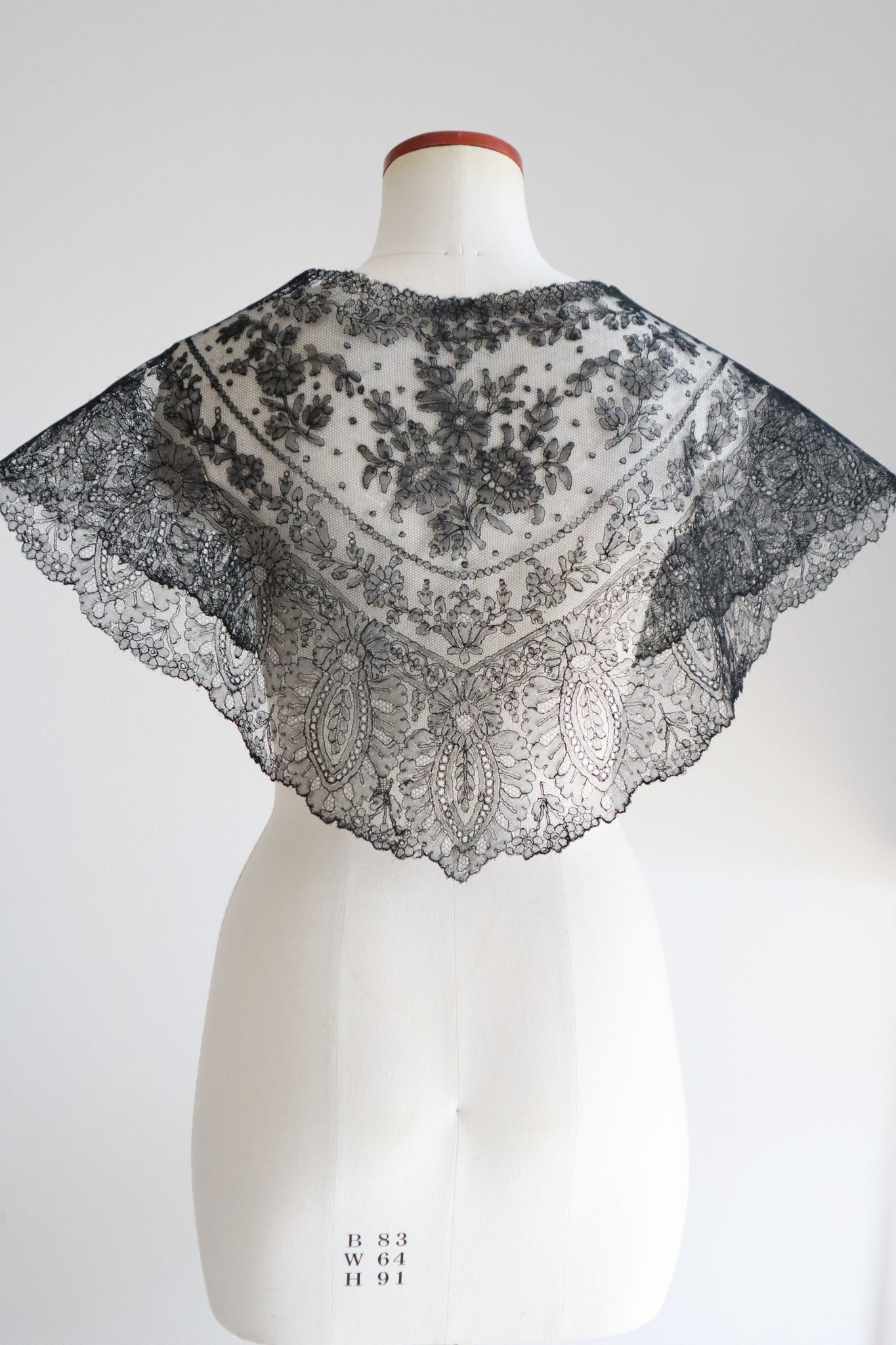 1900s French Black Chantilly Style Lace Collar