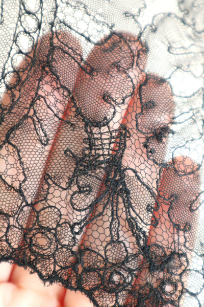 1900s French Black Chantilly Style Lace Collar