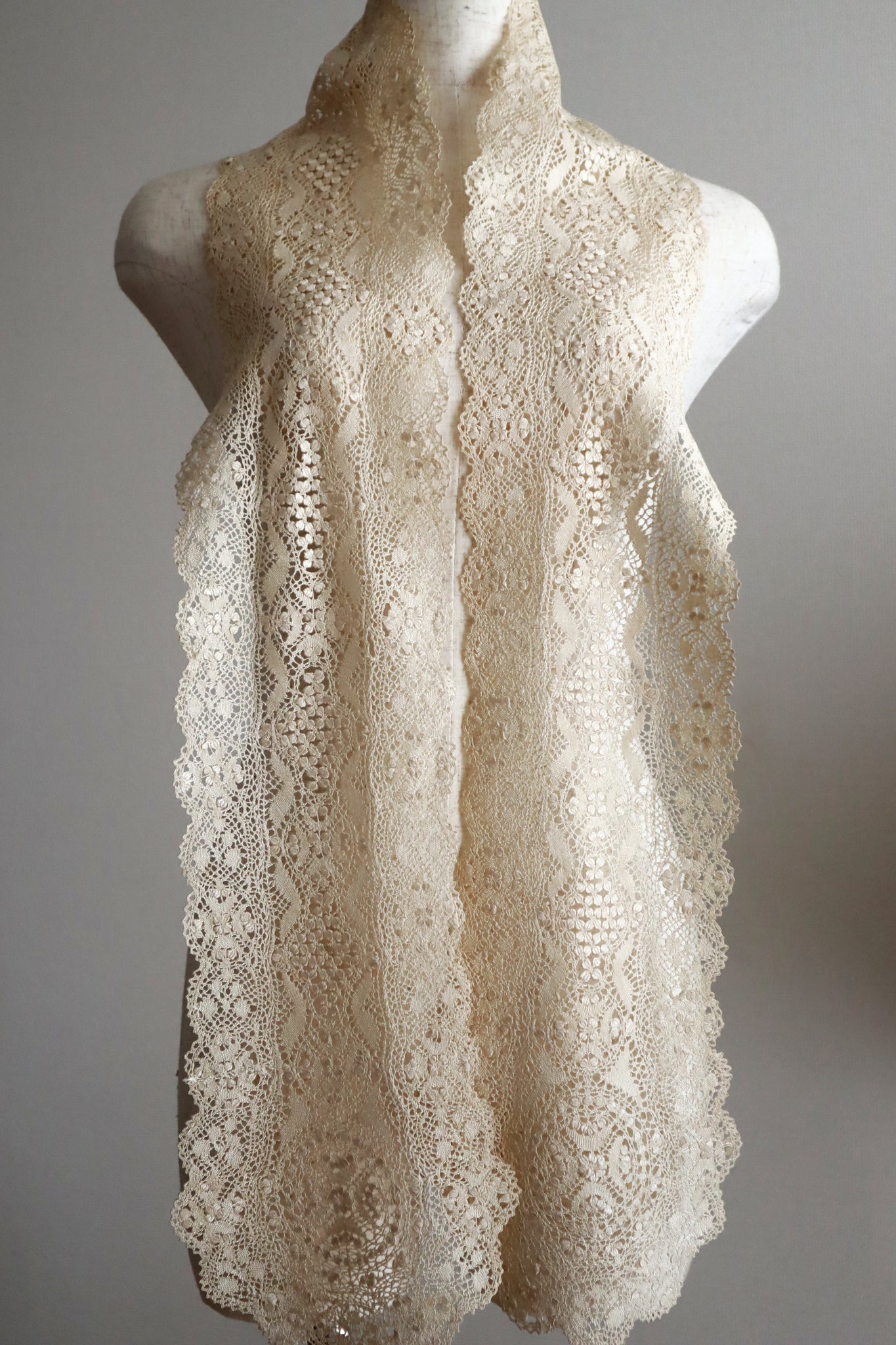 Late 19th Century Cream Silk Maltese Lace Lappet Scarf
