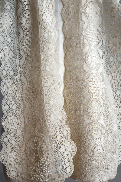 Late 19th Century Cream Silk Maltese Lace Lappet Scarf