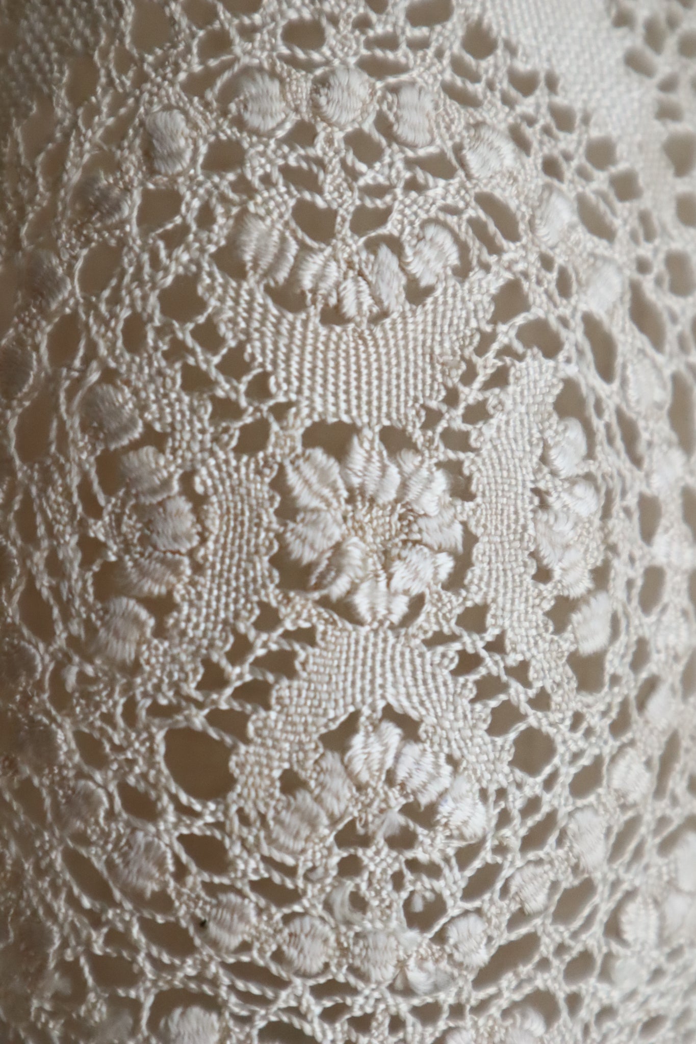 Late 19th Century Cream Silk Maltese Lace Lappet Scarf