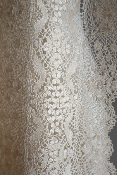 Late 19th Century Cream Silk Maltese Lace Lappet Scarf