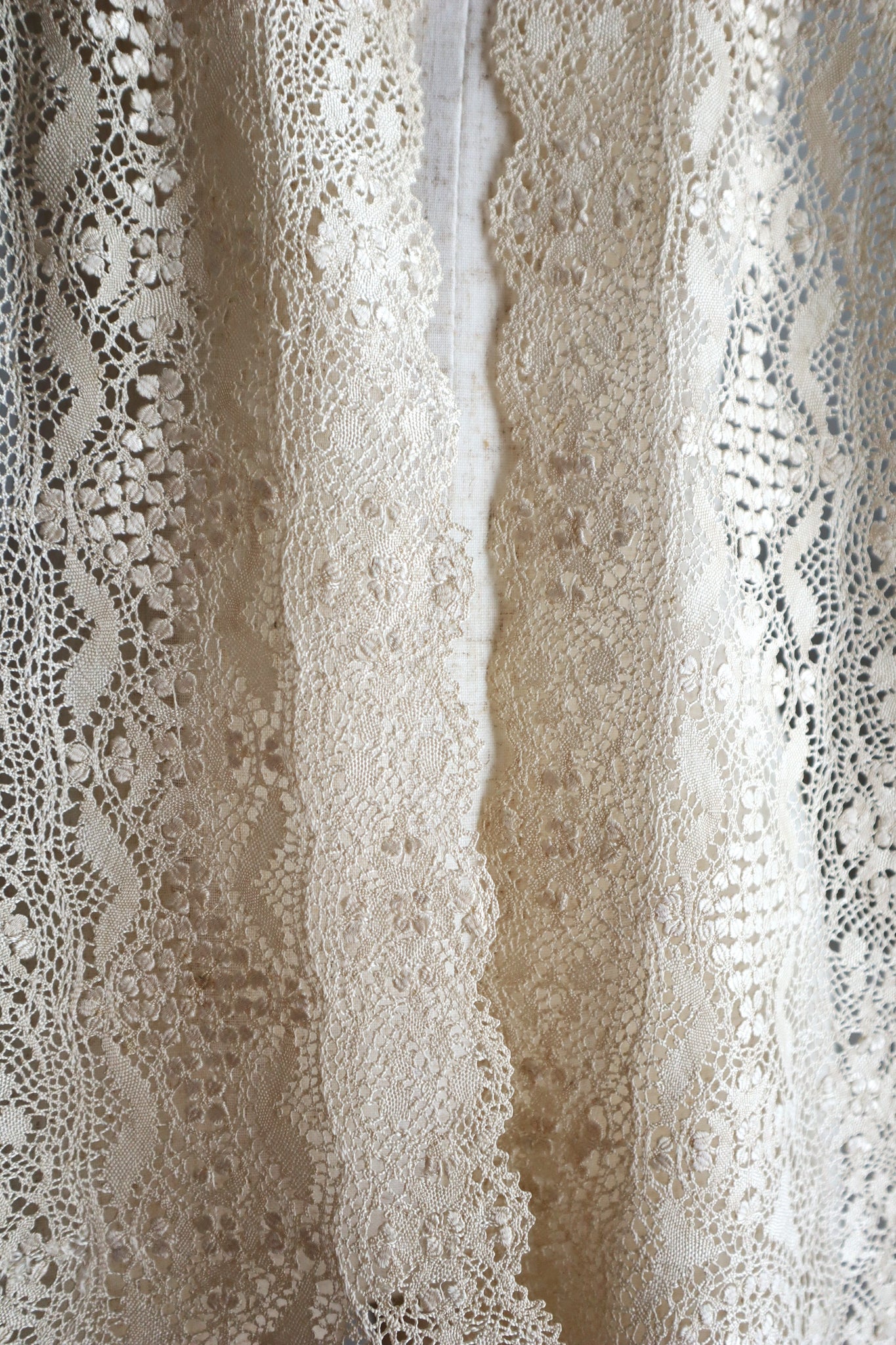 Late 19th Century Cream Silk Maltese Lace Lappet Scarf