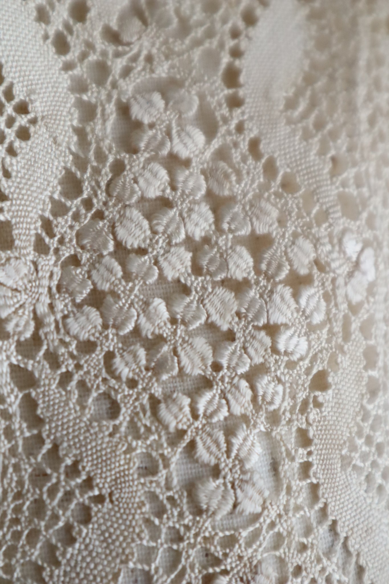 Late 19th Century Cream Silk Maltese Lace Lappet Scarf