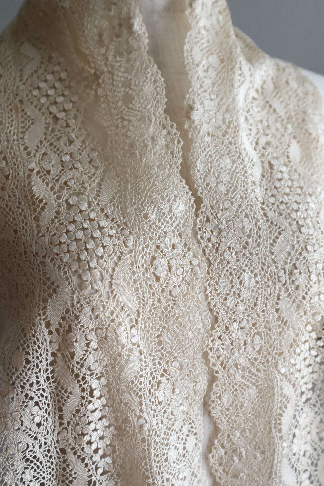 Late 19th Century Cream Silk Maltese Lace Lappet Scarf