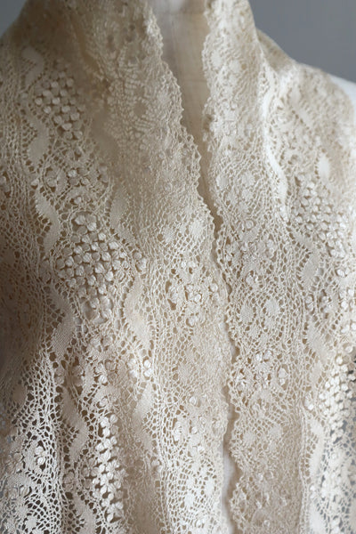 Late 19th Century Cream Silk Maltese Lace Lappet Scarf