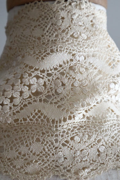 Late 19th Century Cream Silk Maltese Lace Lappet Scarf
