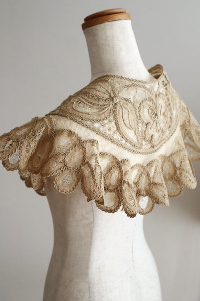 1895–1905 English Linen Bertha Collar