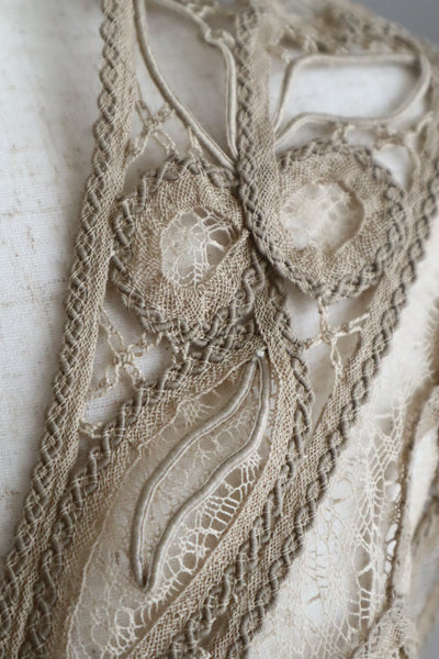 1895–1905 English Linen Bertha Collar