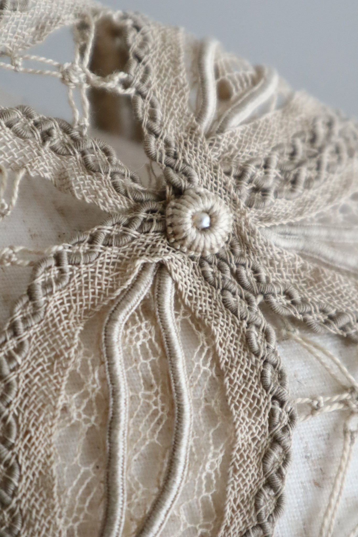 1895–1905 English Linen Bertha Collar
