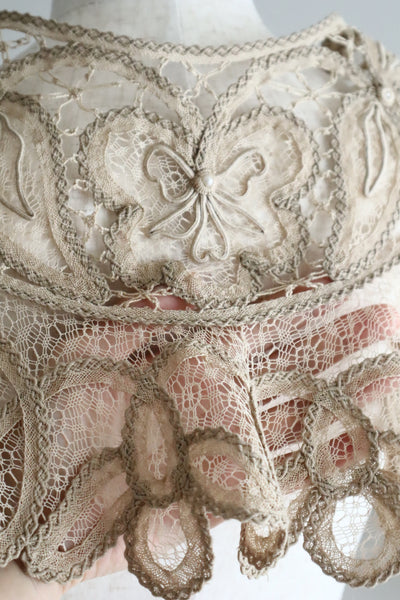 1895–1905 English Linen Bertha Collar