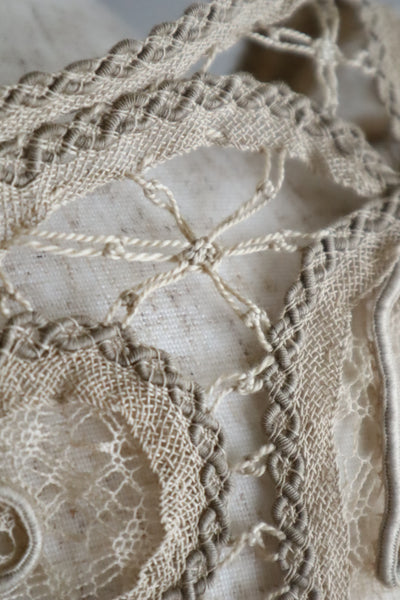 1895–1905 English Linen Bertha Collar