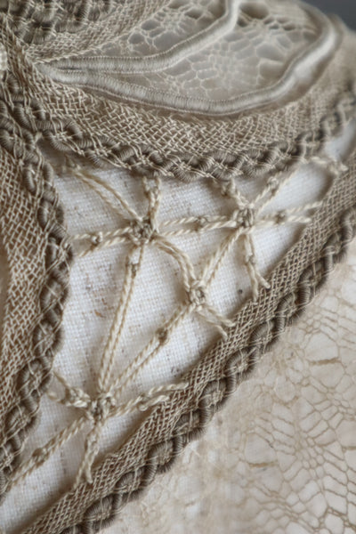 1895–1905 English Linen Bertha Collar