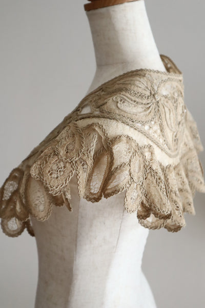 1895–1905 English Linen Bertha Collar