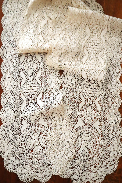 Late 19th Century Cream Silk Maltese Lace Lappet Scarf