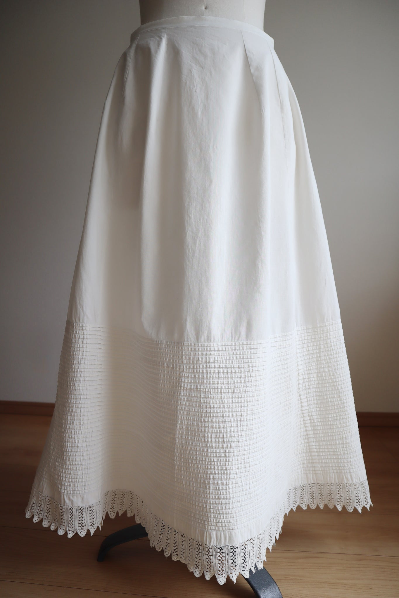 1900s Luxurious Tuck Skirt