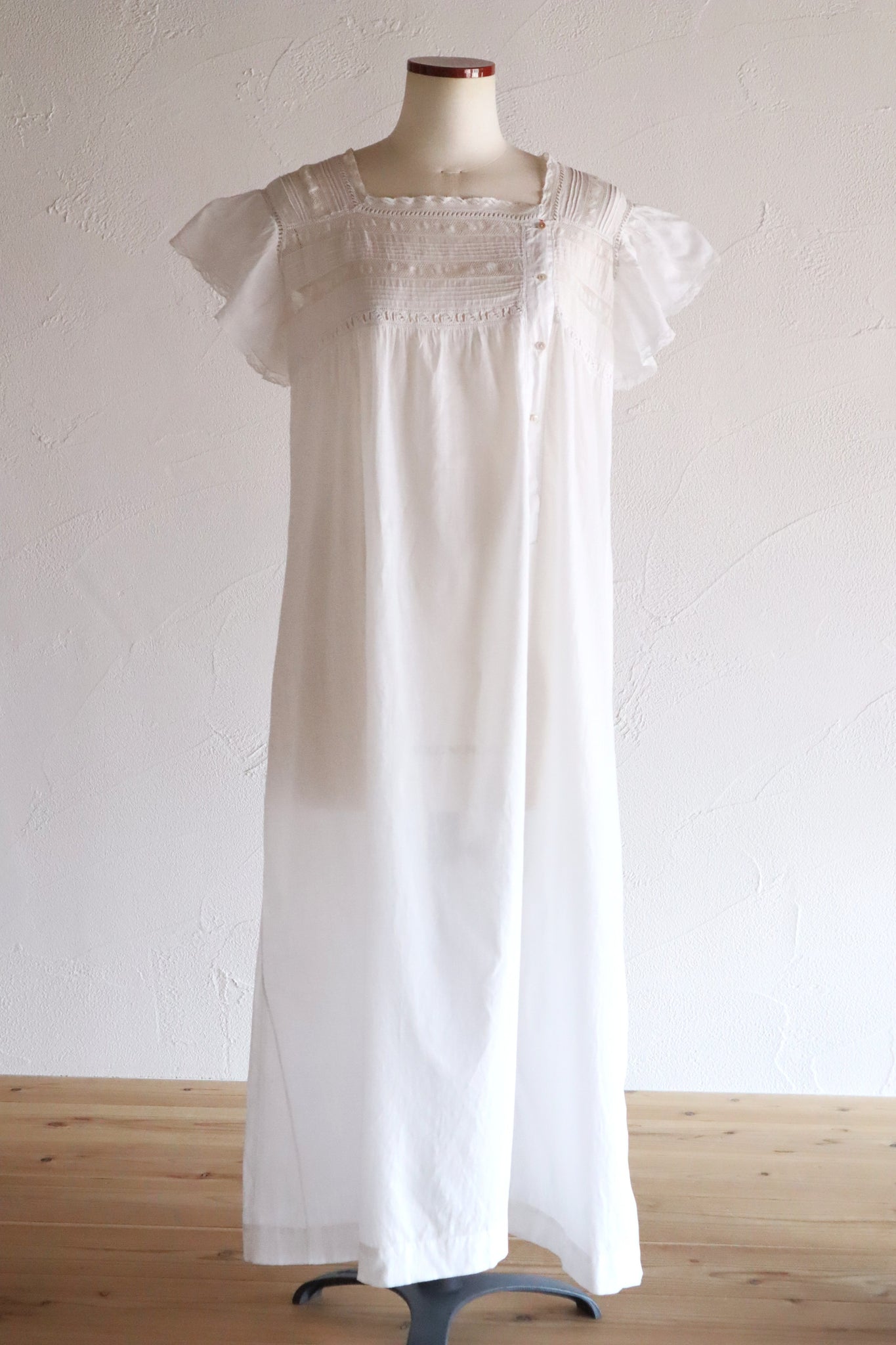 1900s French Hand-Sewn Cotton Lawn Dress