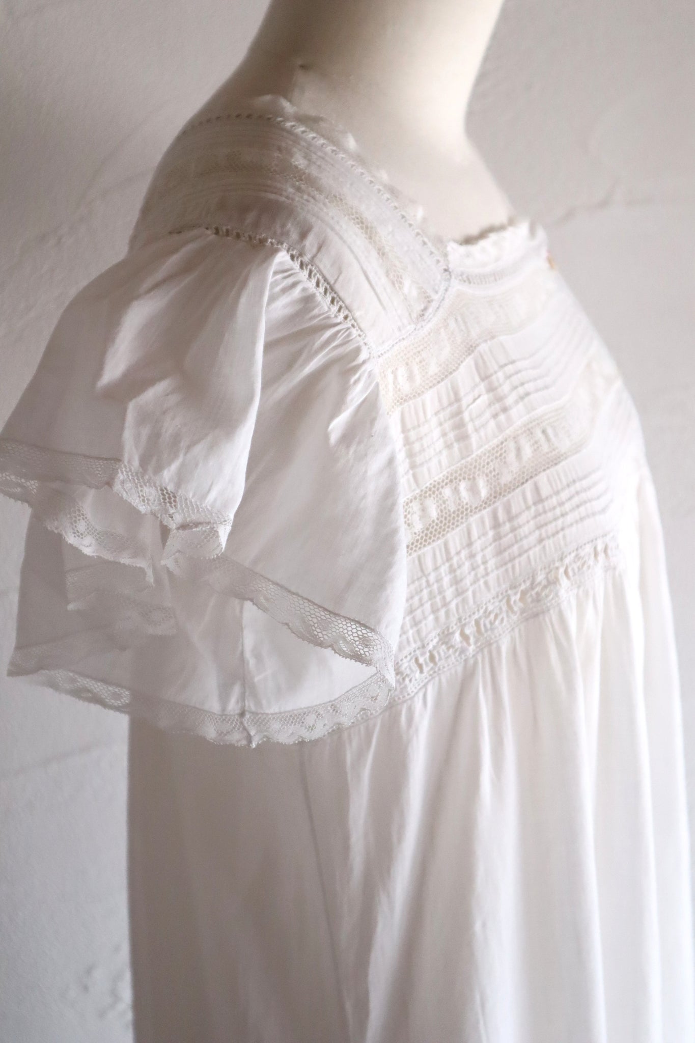 1900s French Hand-Sewn Cotton Lawn Dress