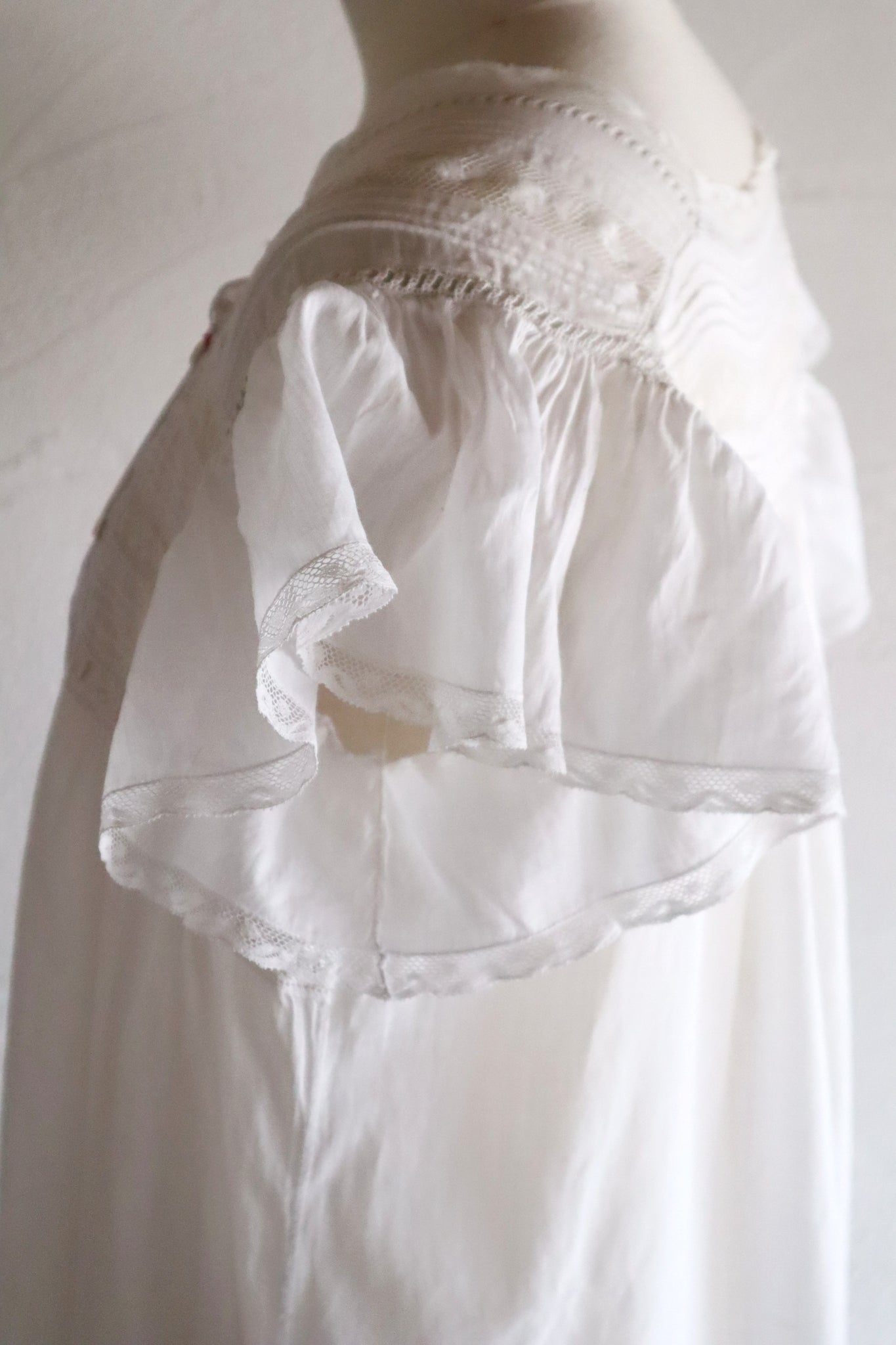 1900s French Hand-Sewn Cotton Lawn Dress