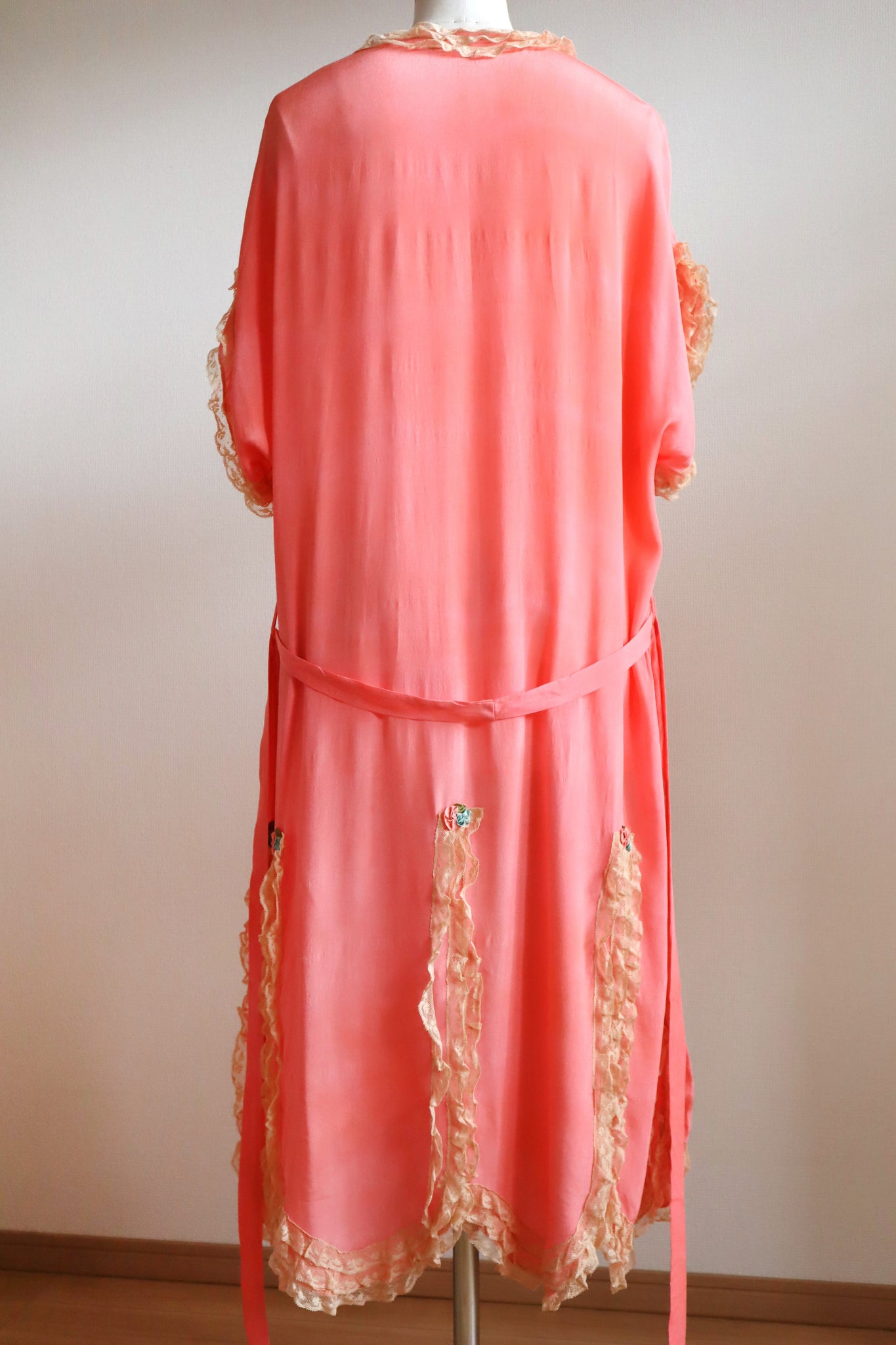 1920s Pink Silk Robe