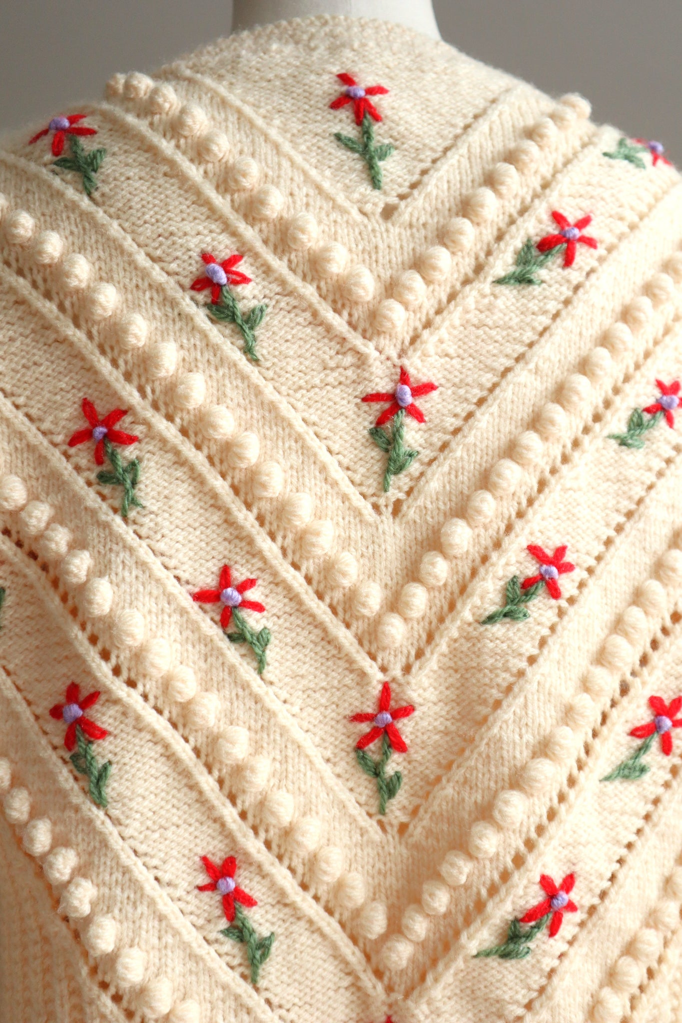 80s Flower Embroidery Cream Austrian Cardigan