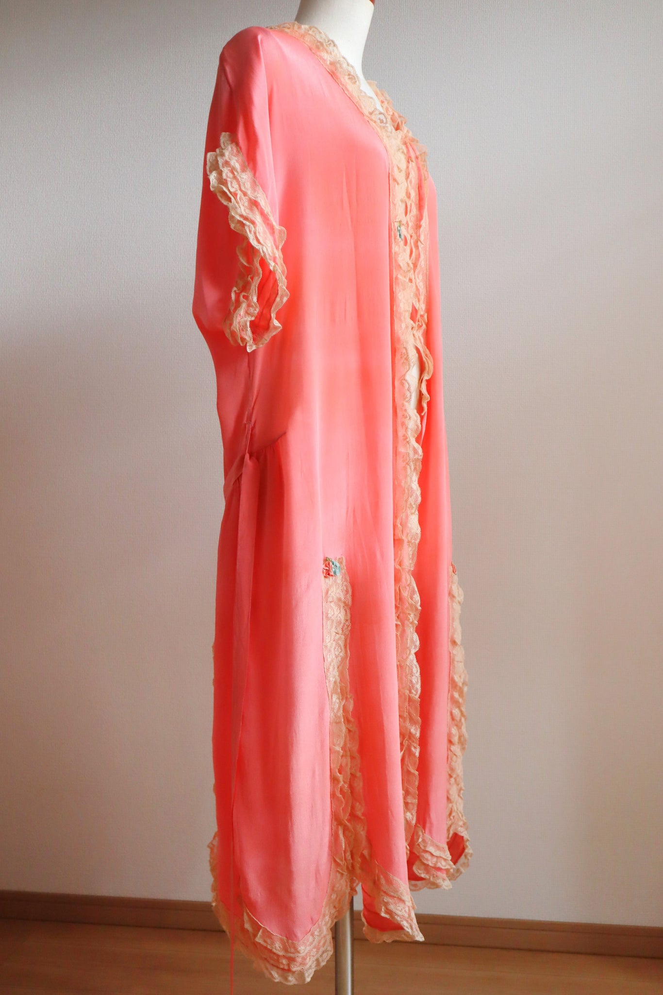 1920s Pink Silk Robe