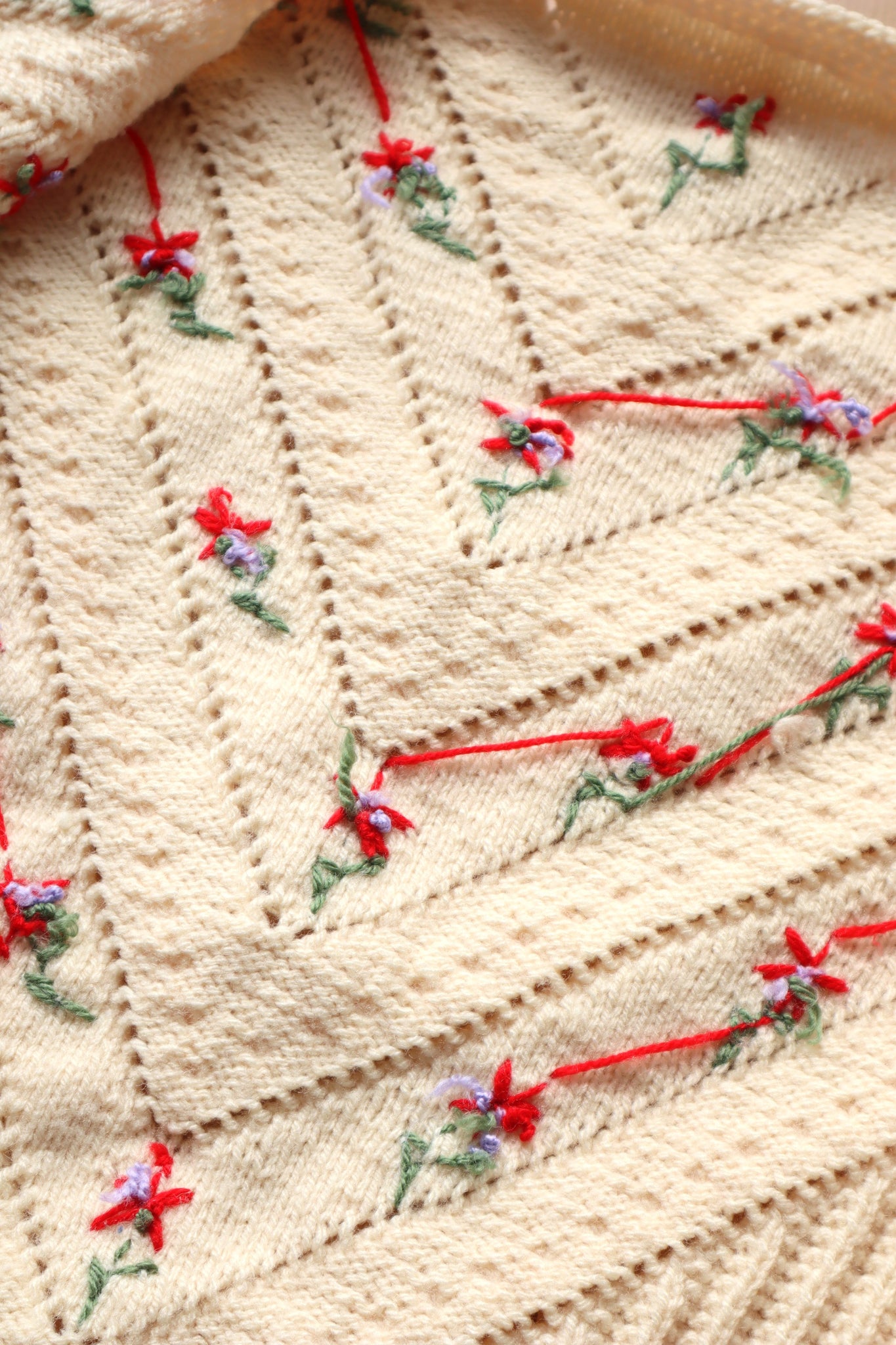 80s Flower Embroidery Cream Austrian Cardigan