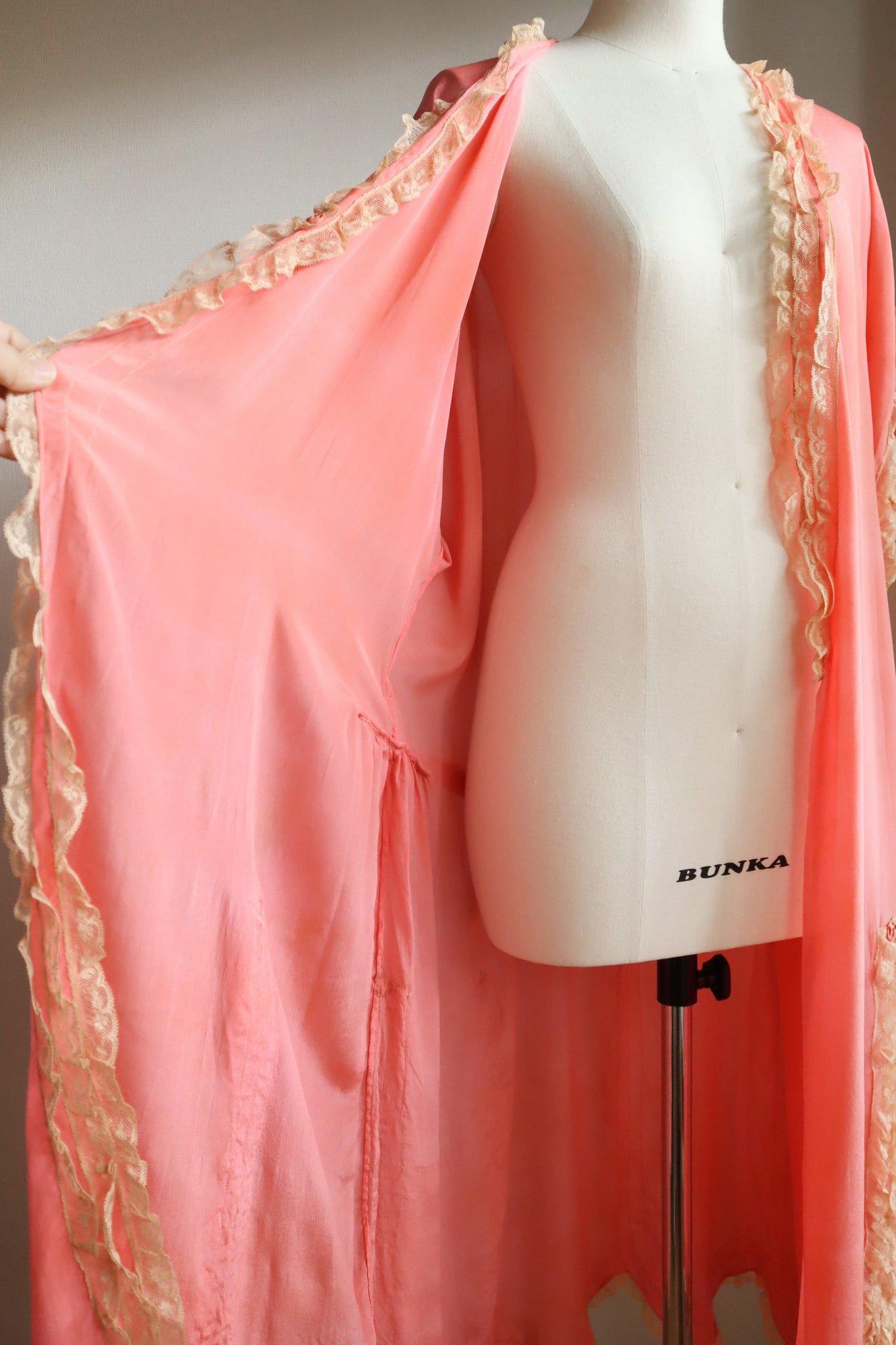 1920s Pink Silk Robe