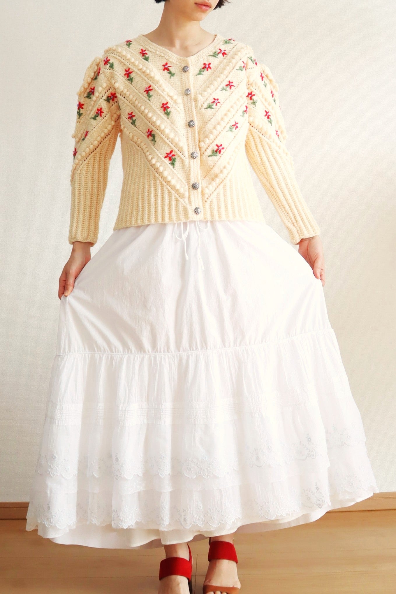 80s Flower Embroidery Cream Austrian Cardigan