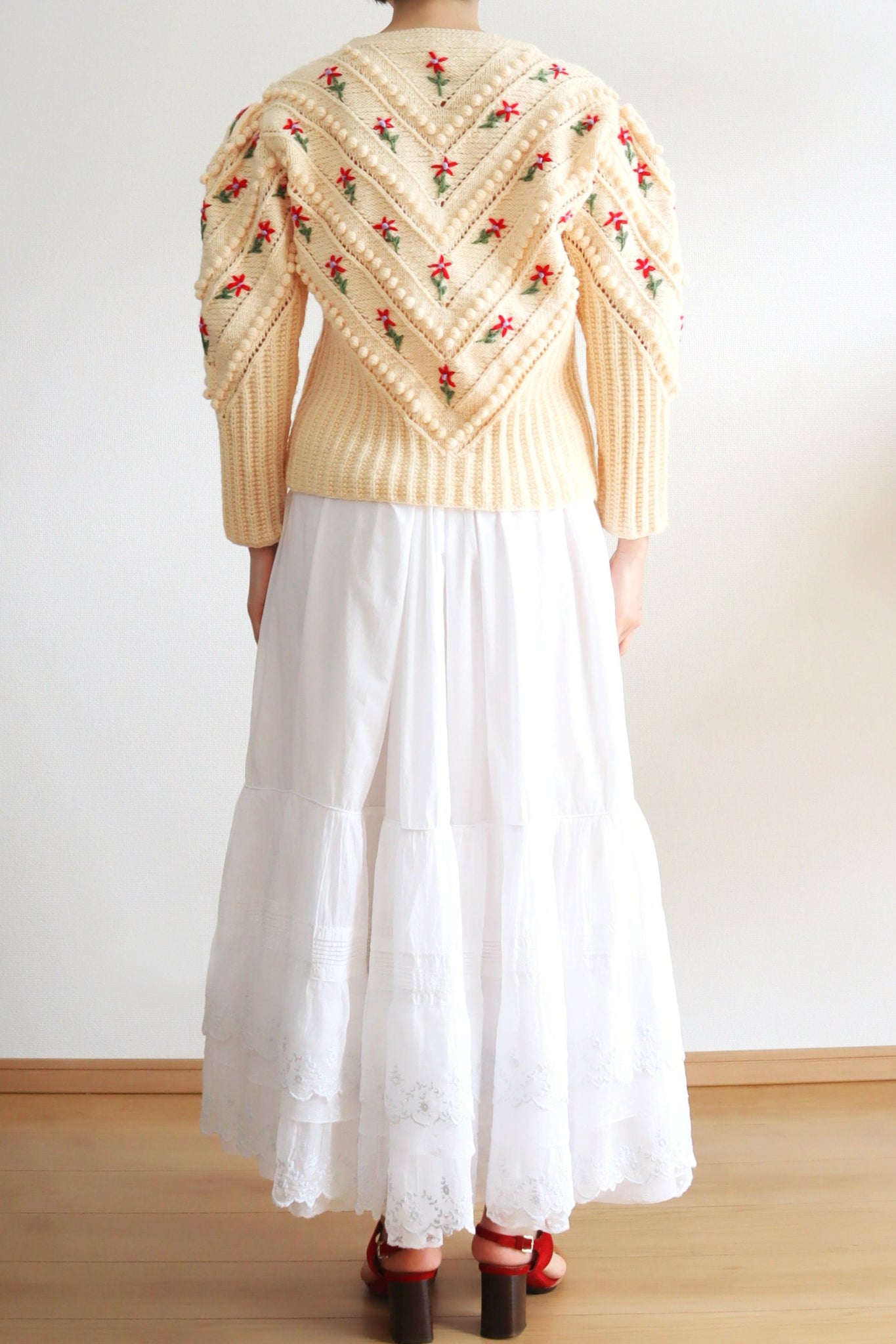 80s Flower Embroidery Cream Austrian Cardigan