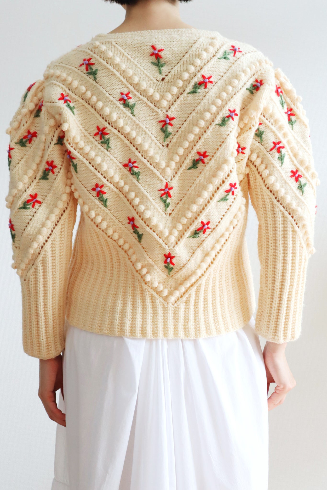 80s Flower Embroidery Cream Austrian Cardigan