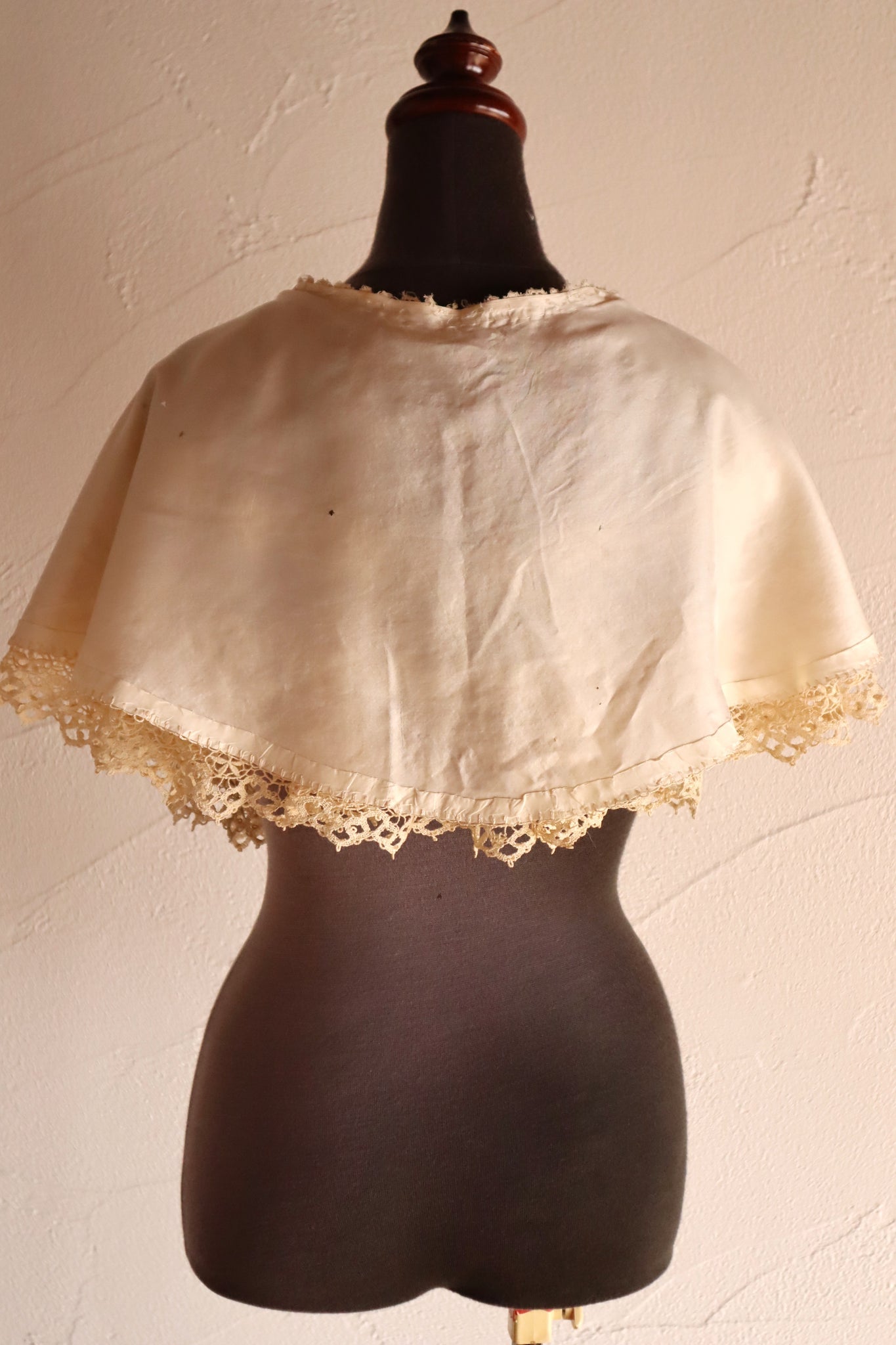 1920s Cotton Tulle Cape Collar with Hand Bobbin Lace Trim