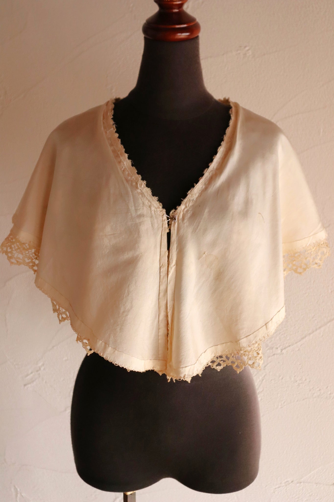 1920s Cotton Tulle Cape Collar with Hand Bobbin Lace Trim