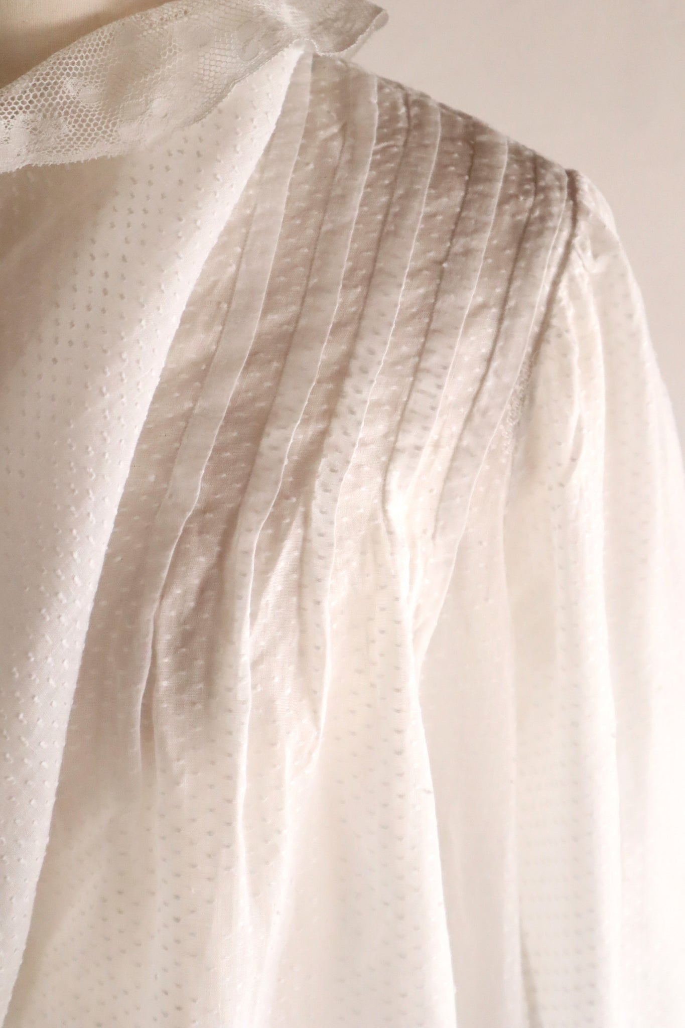1910s Swiss Dot Big Collar Bed Jacket