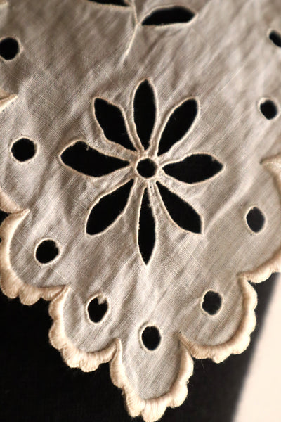1910s Hand Embroidered Cutwork Linen Collar