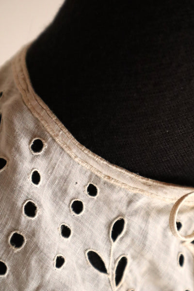 1910s Hand Embroidered Cutwork Linen Collar