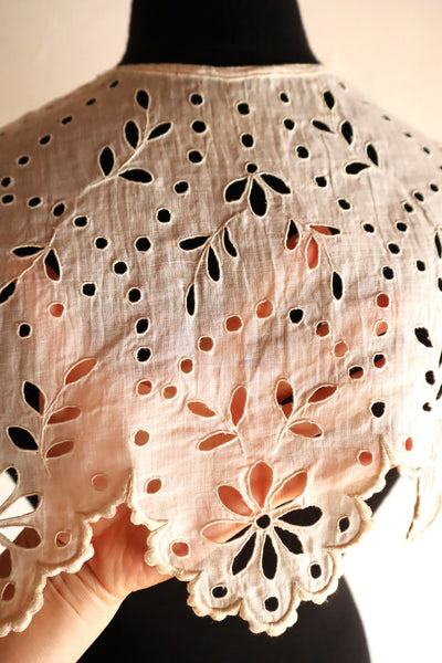 1910s Hand Embroidered Cutwork Linen Collar
